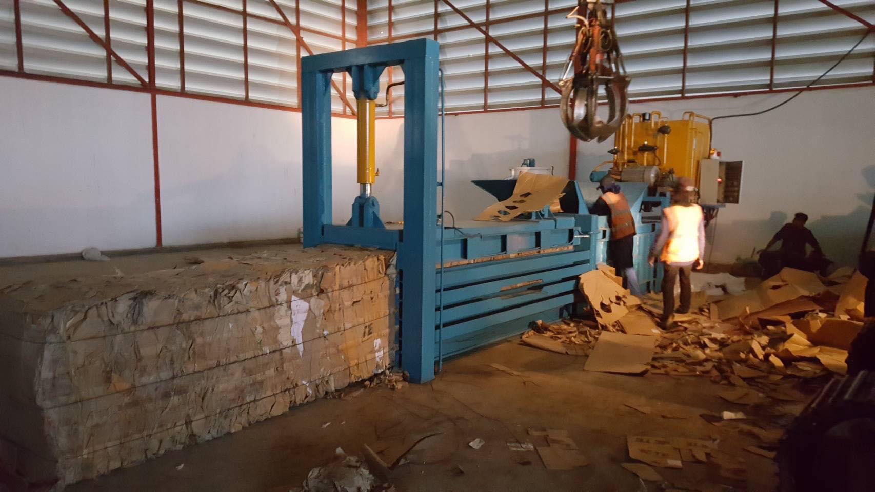 เครื่องอัดเศษกระดาษแนวนอน รุ่น LW1580E