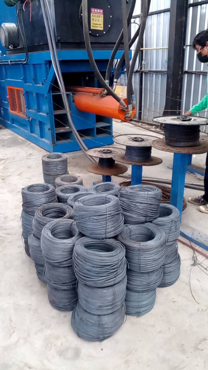 เครื่องอัดเศษกระดาษแนวนอน รุ่น LW1580E